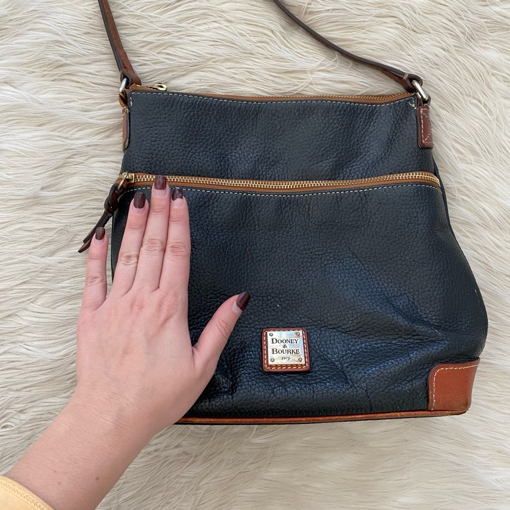 Dooney & Bourke Black Brown Pebbled Grain Leather Crossbody Shoulder Bag Purse - Picture 4 of 16